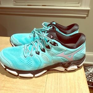 Mizuno Wave Horizon 3 Running Shoes